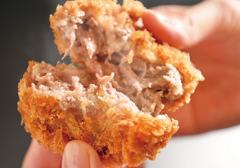 「牛たんメンチカツ」肉の歯ごたえとジューシーな食感が◎